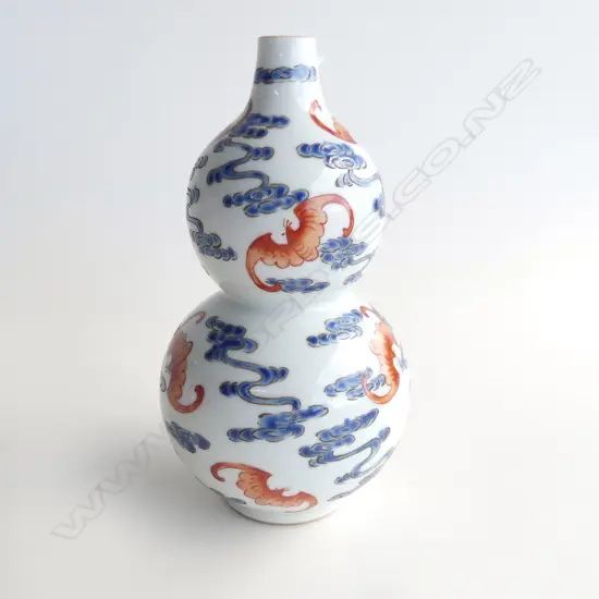 CHINESE DOUBLE GOURD VASE, BAT & CLOUD MOTIFS, H.18mm