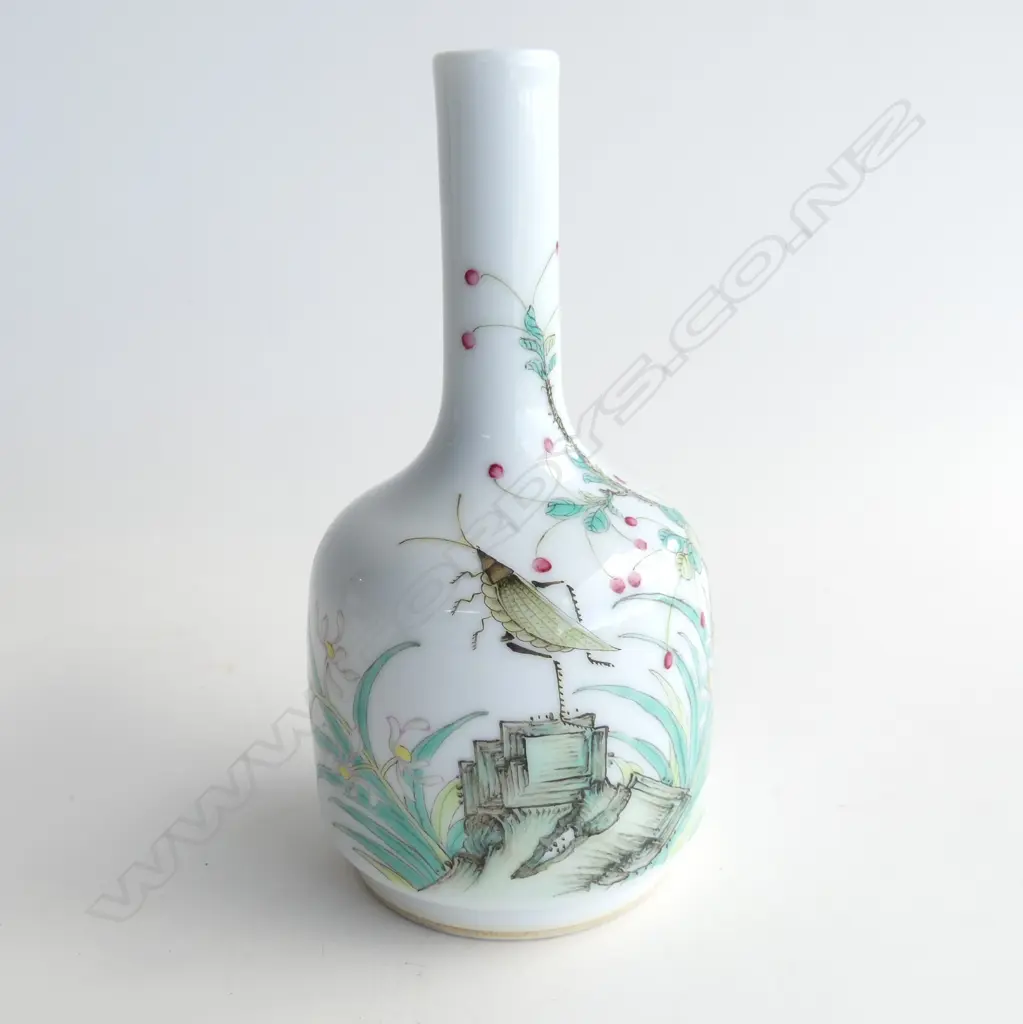 CHINESE PORCELAIN BOTTLE VASE, CRICKET MOTIF, H.160mm Image 1++