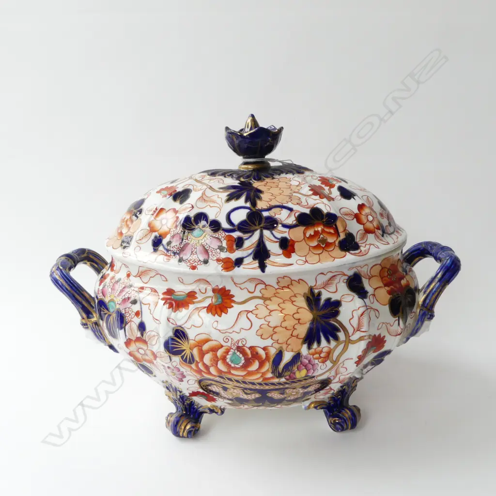 LG ANTIQUE IMARI TUREEN, REPAIRS W.350mm H.250mm Image 1++