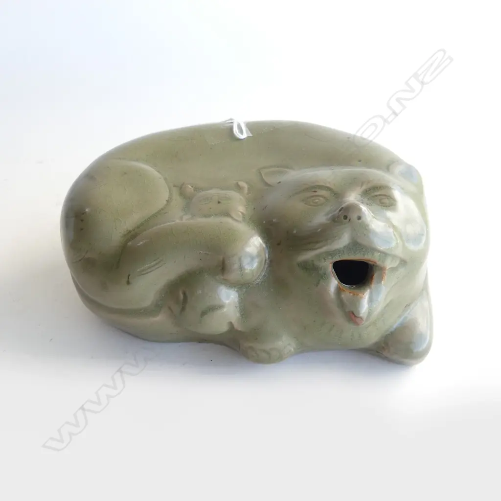 ORIENTAL CELADON GLAZED 'CAT' PILLOW W.190mm Image 1++