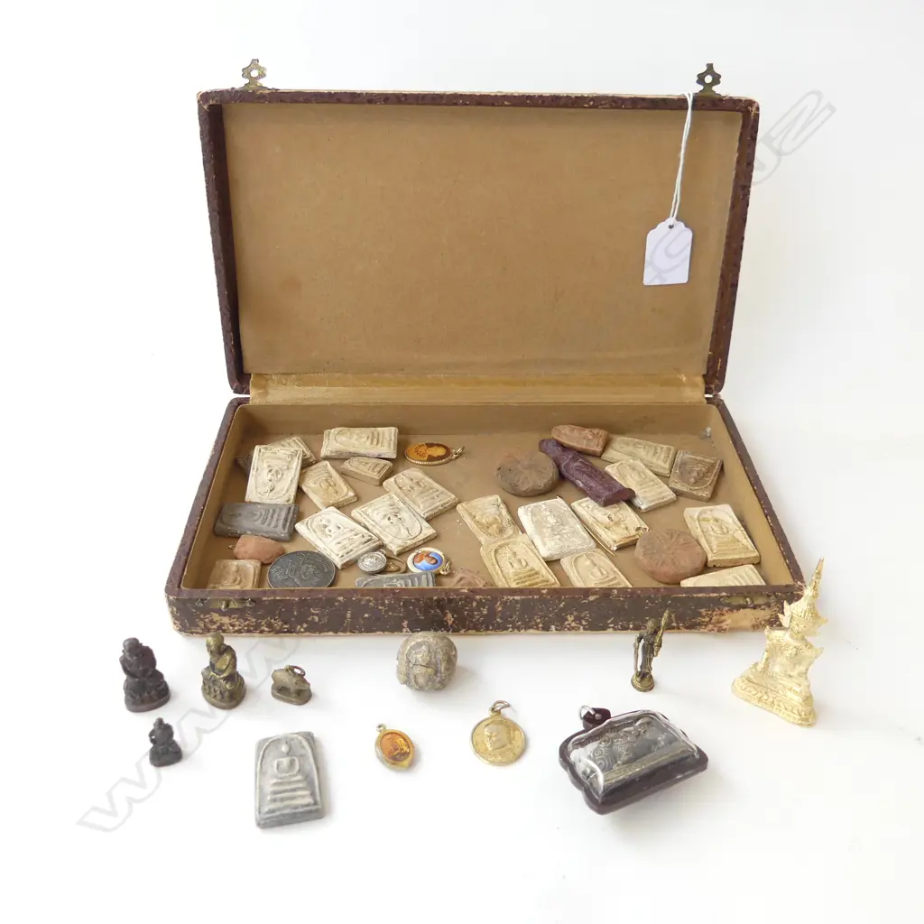 TRAY CLAY BUDDAH PLAQUES, PENDANTS & AMULETS Image 1++