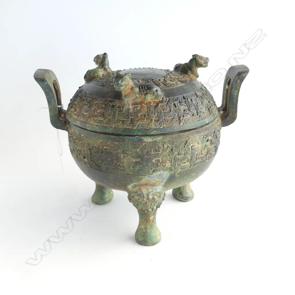 BRONZE ORIENTAL LIDDED VESSEL w HANDLES, LID DECORATED w TIGERS. H.160 DIA.150 Image 1++