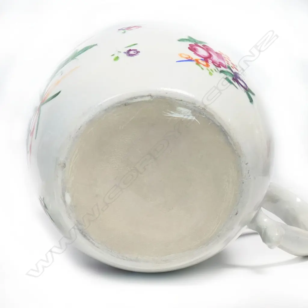 A Chinese Qianlong porcelain barrel form mug, Image 1++