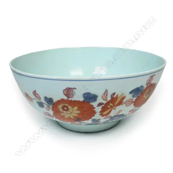 A late 18thC Chinese imari porcelain bowl,