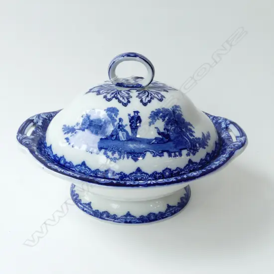 DOULTON 'WATTEAU' B/W TUREEN 260mm dia