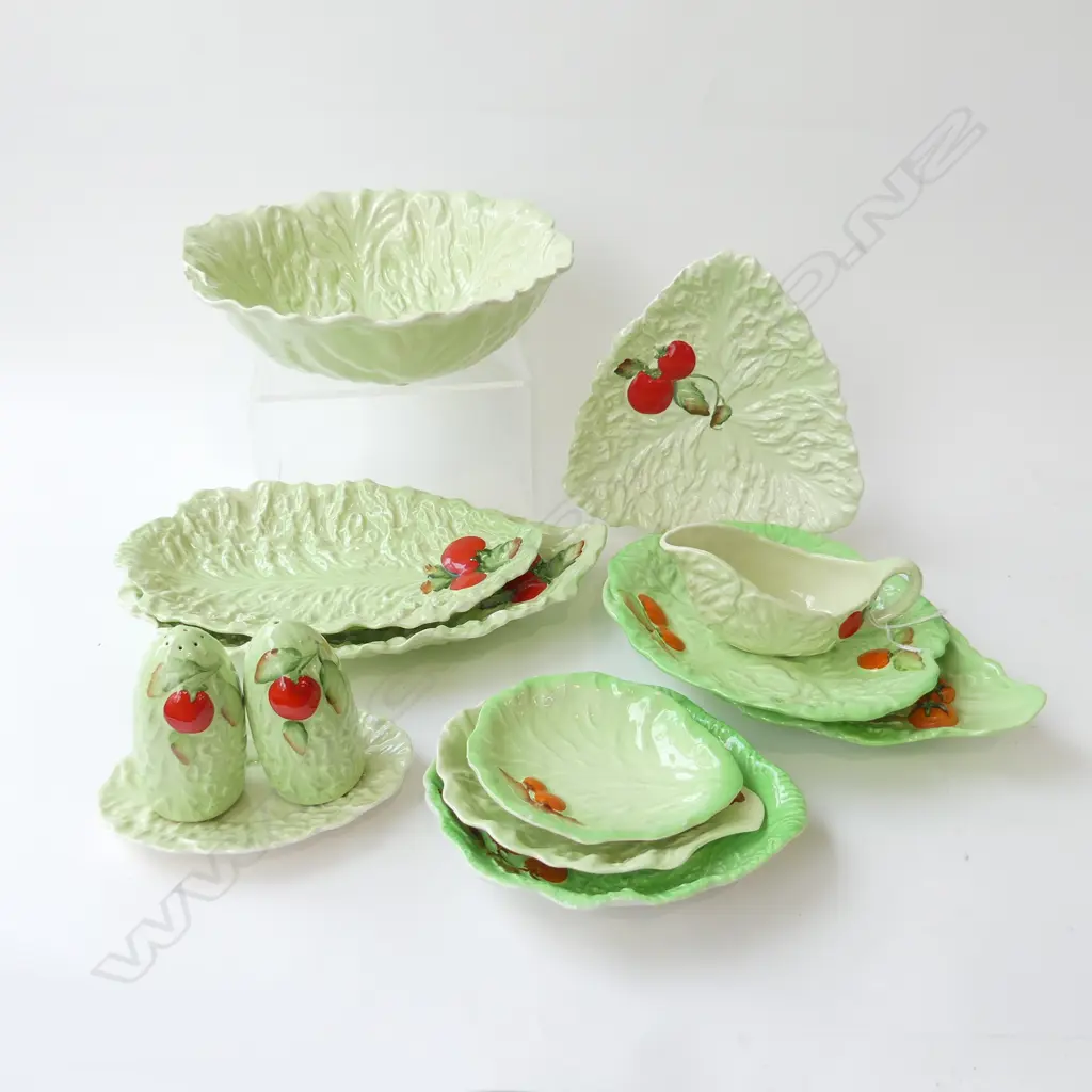12 PCES CARLTON WARE, GREEN LETTUCE Image 1++