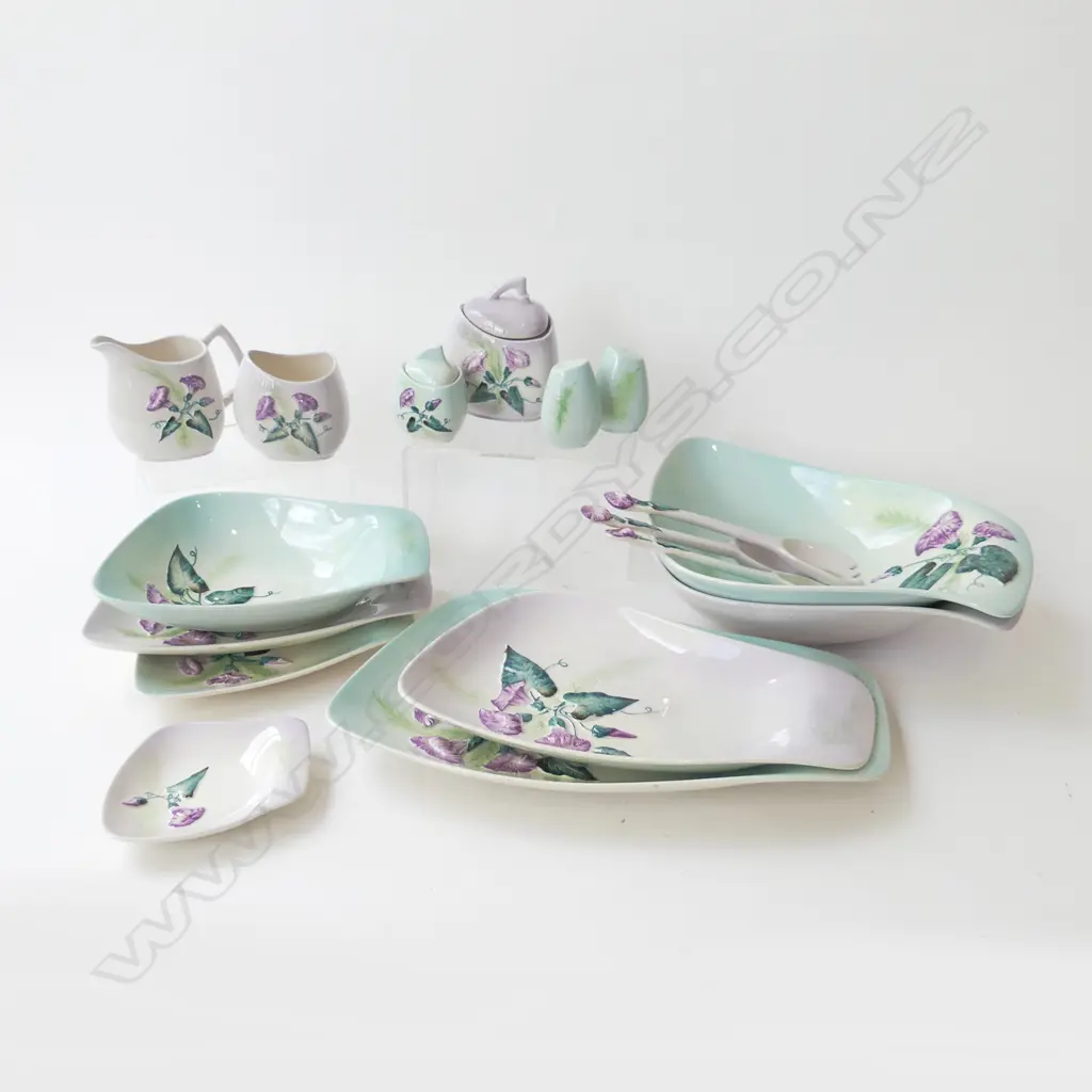 17 PCES BLUE / PURPLE CARLTON WARE Image 1++