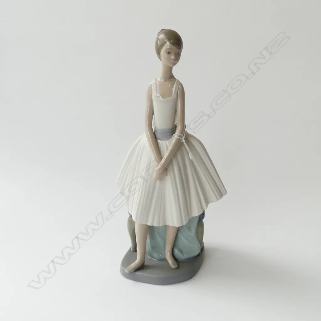 NAO BALLERING FIGURINE H.310mm Image 1++