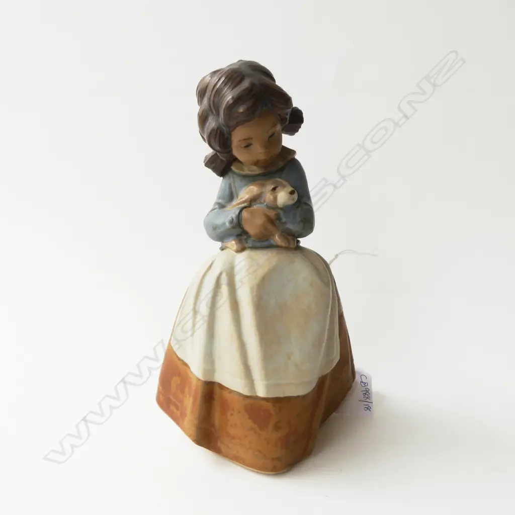 LLADRO DAISA GIRL w. BUNNY RABBIT H.210mm Image 1++
