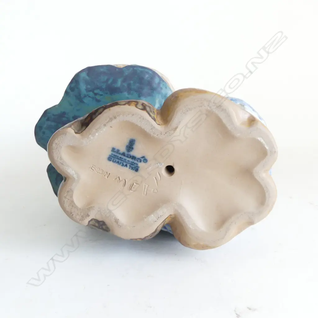 LLARDRO 'THE LITTLE KISS', SIGNED, H.280mm Image 1++