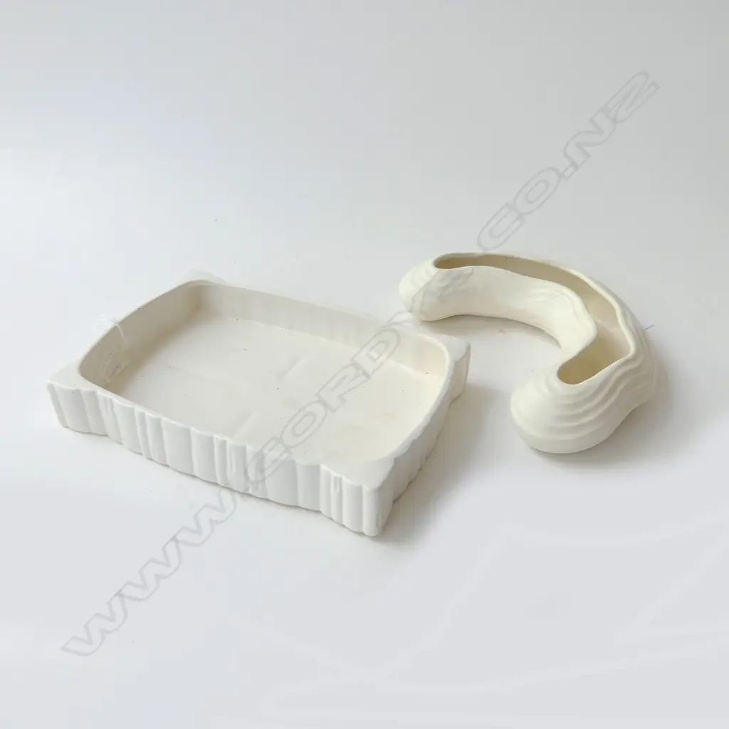 CROWN LYNN MOULDED U SHAPED TROUGH .139 W.1O90mm & RECTANGULAR DISH .651 200X135mm  Image 1++
