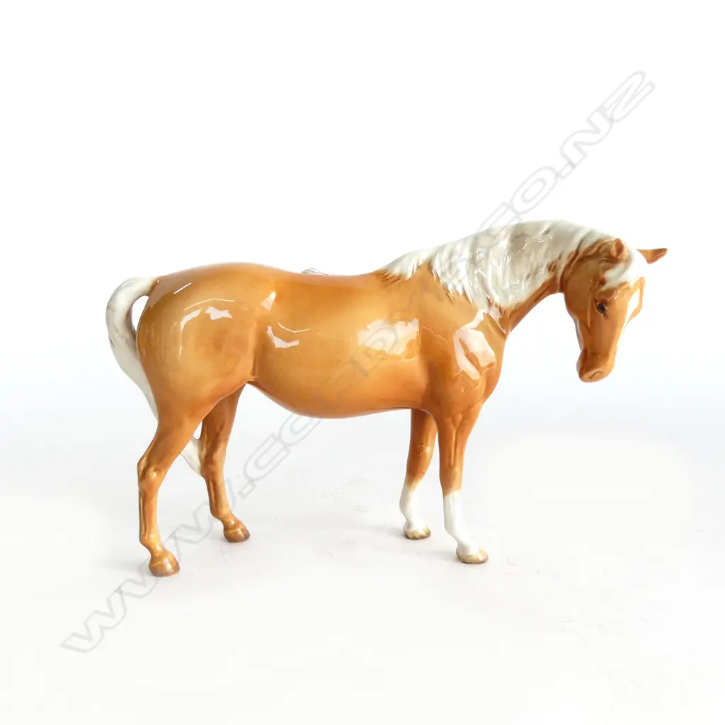 BESWICK HORSE PALOMINO MARE facing right. H.140mm Image 1++