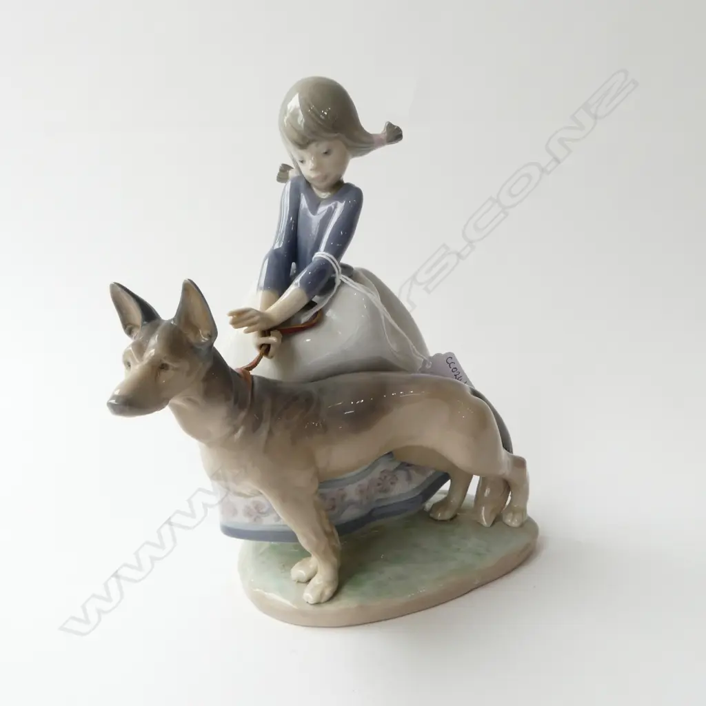 LLADRO GIRL w. DOG H.200mm Image 1++