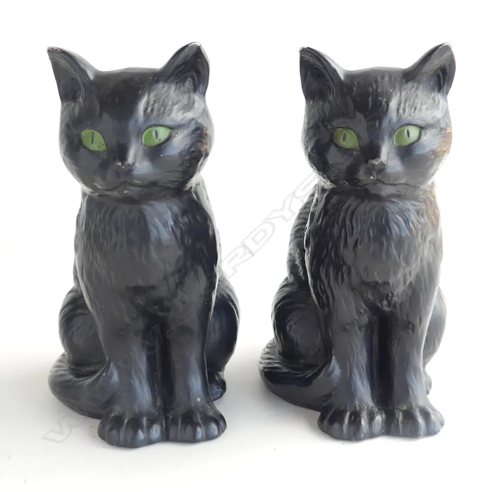 PAIR OF BLACK SYLVAC CATS WITH GREEN EYES, NUMBER 1087, H. 175mm Image 1++