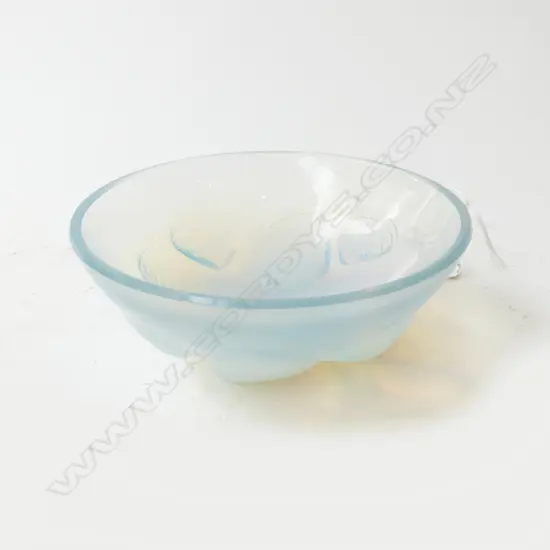SABINO? ART GLASS BOWL, SHELL DESIGN 120mm dia
