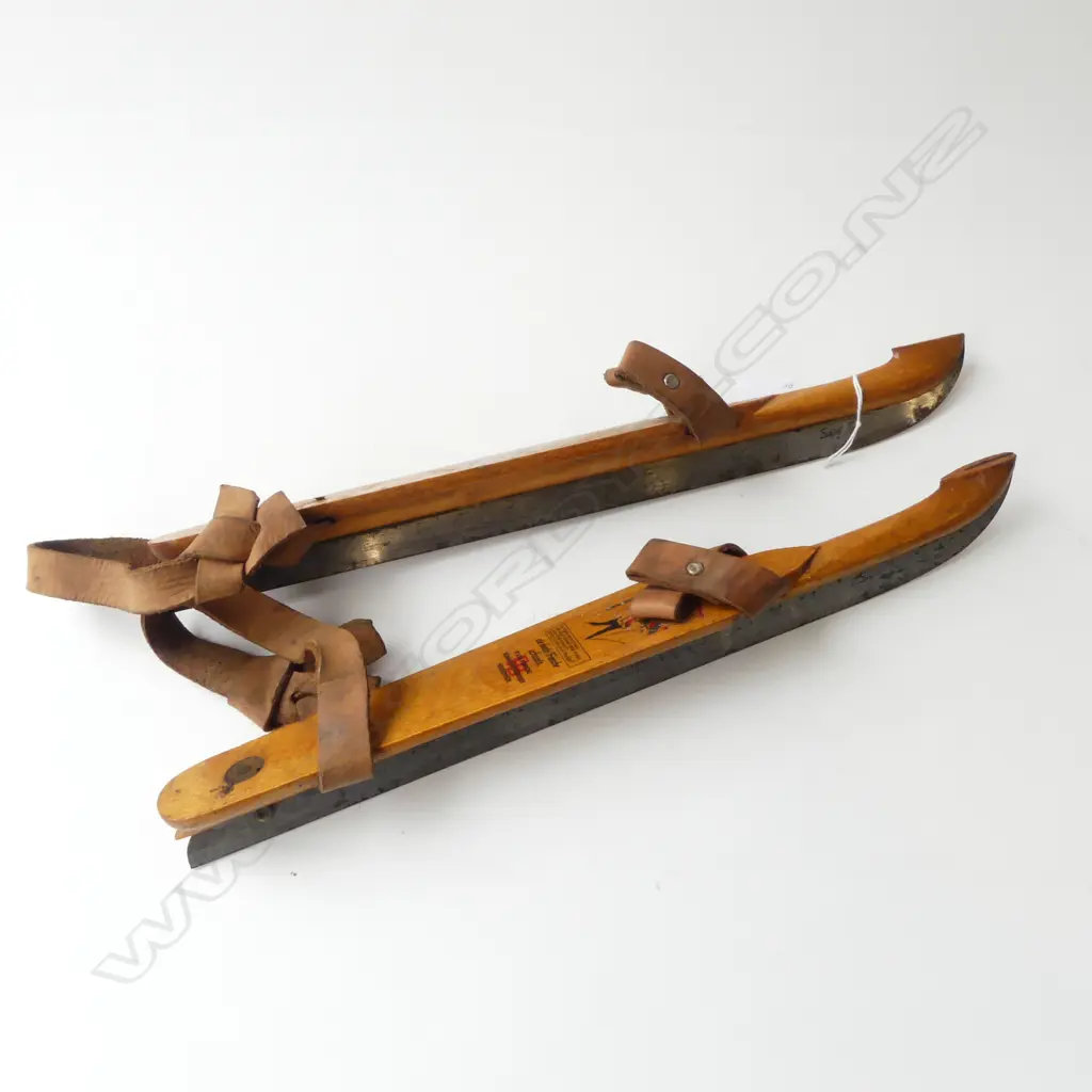 PR VINTAGE DUTCH WOODEN ICE SKATES ‘HEERENVIEN’ W. STEEL BLADES, L.400MM Image 1++