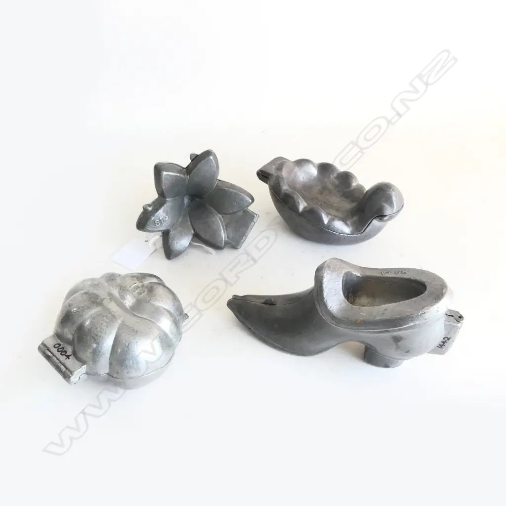 4 VINTAGE PEWTER ICE CREAM MOULDS; SEA SHELL, SLIPPER, LILY & TOMATO Image 1++
