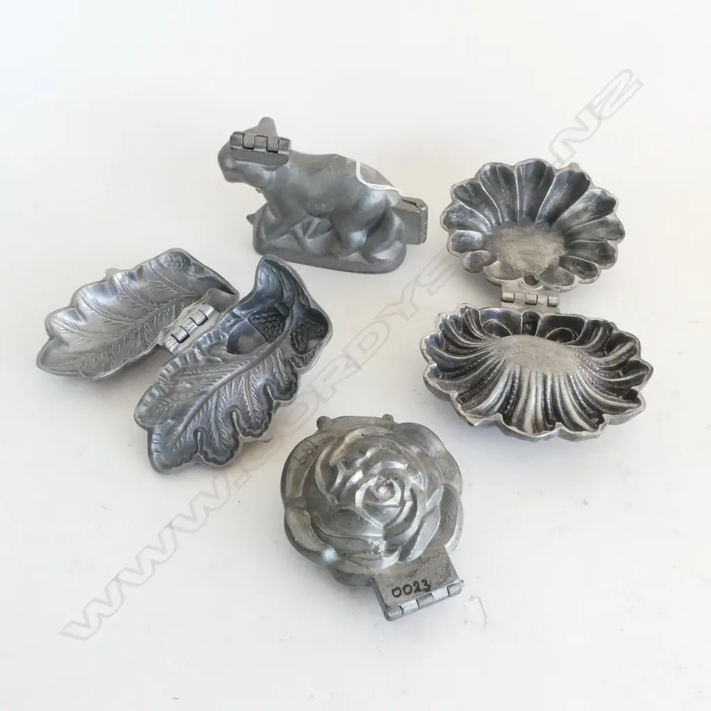 4 VINTAGE PEWTER ICE CREAM MOULDS; TIGER, SHELL, OAK LEAF & ROSE Image 1++