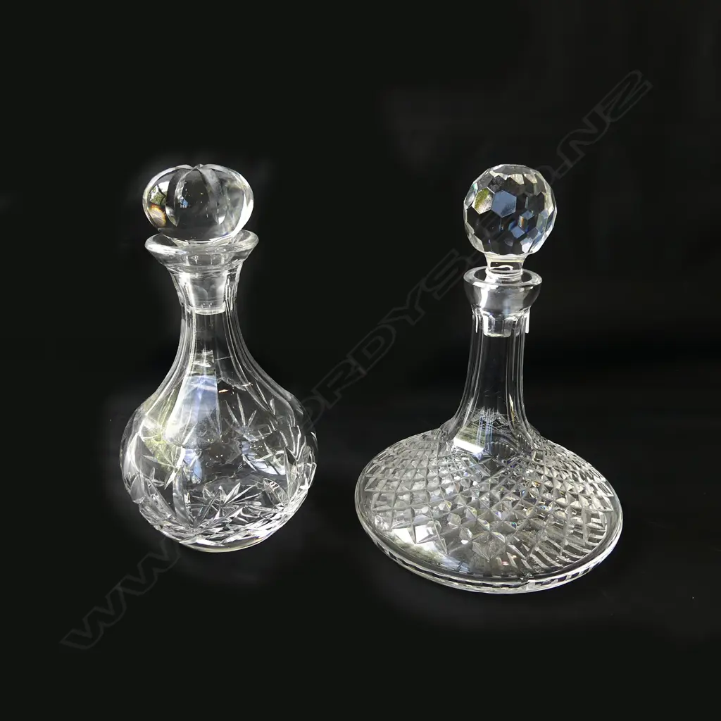 2 CRYSTAL DECANTERS H.250mm Image 1++