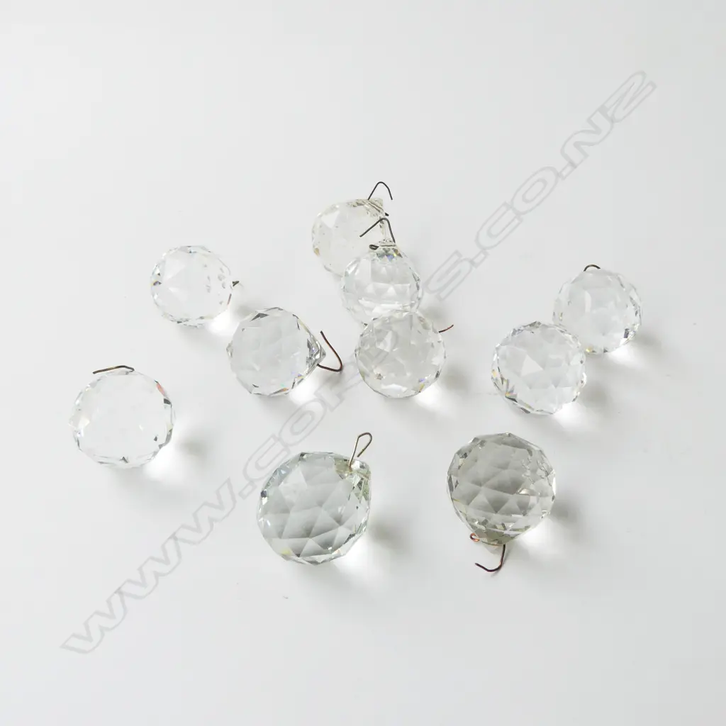 TEN VINTAGE FACET CUT CRYSTAL BALLS WITH HANGERS, D.40MM Image 1++
