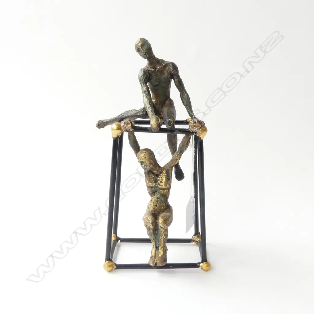 2 FIGURES GOLD RESIN SCULPTURE H.210mm Image 1++