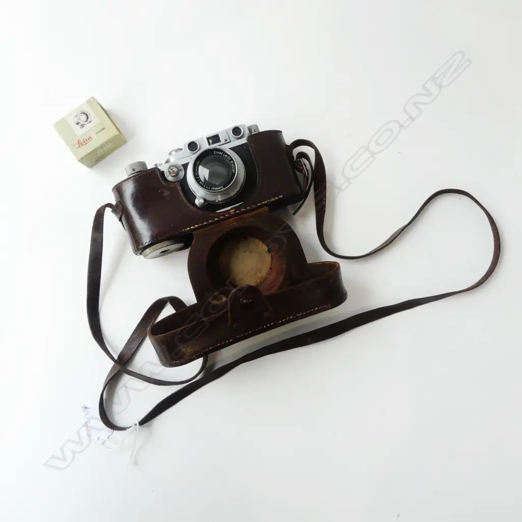VINTAGE LEICA CAMERA IN LEATHER CASE + SB001 VIEWFINDER Image 1++