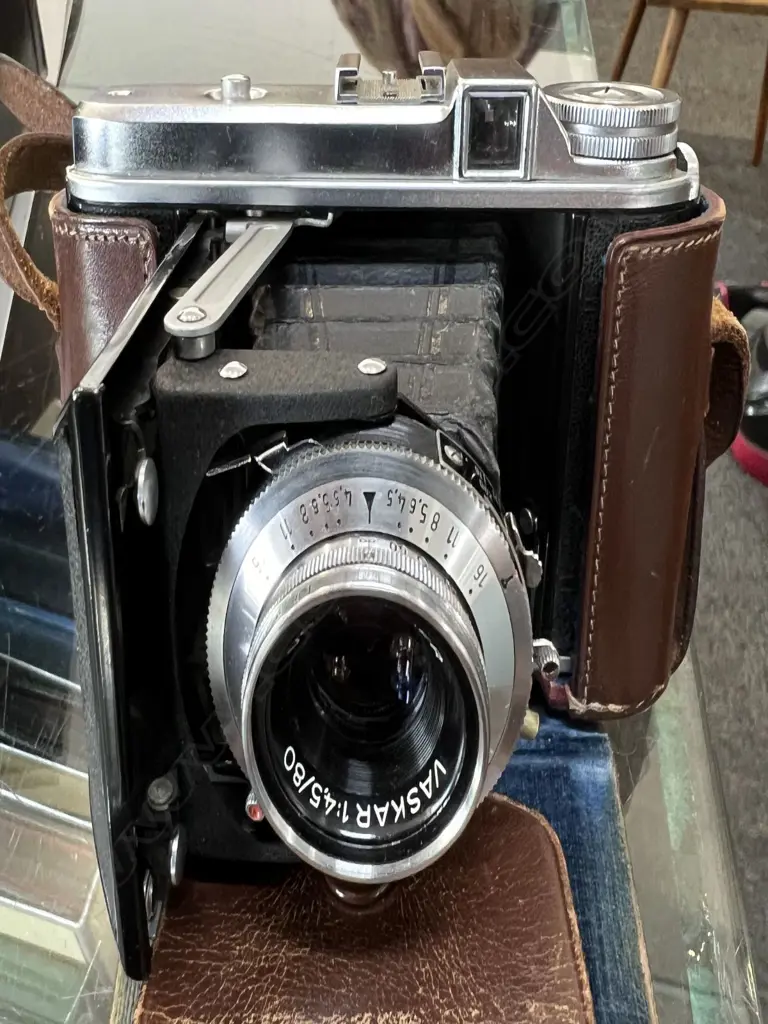 VOIGTLANDER CAMERA, CASED Image 1++