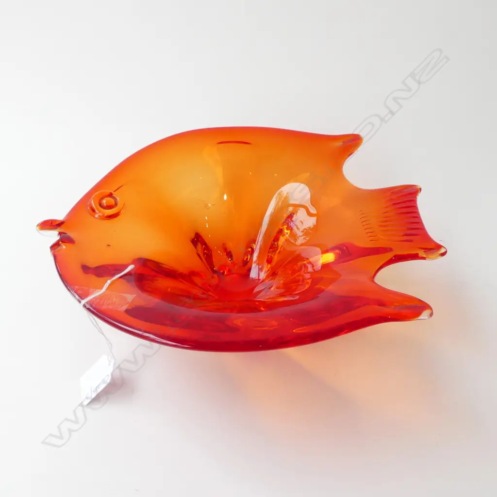 RED ART GLASS 'FISH' BOWL W.290mm Image 1++
