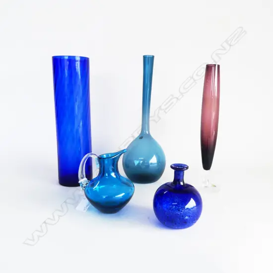 3 TALL SWEDISH GLASS VASES H.295mm + HOGLUND VASE & BLUE JUG