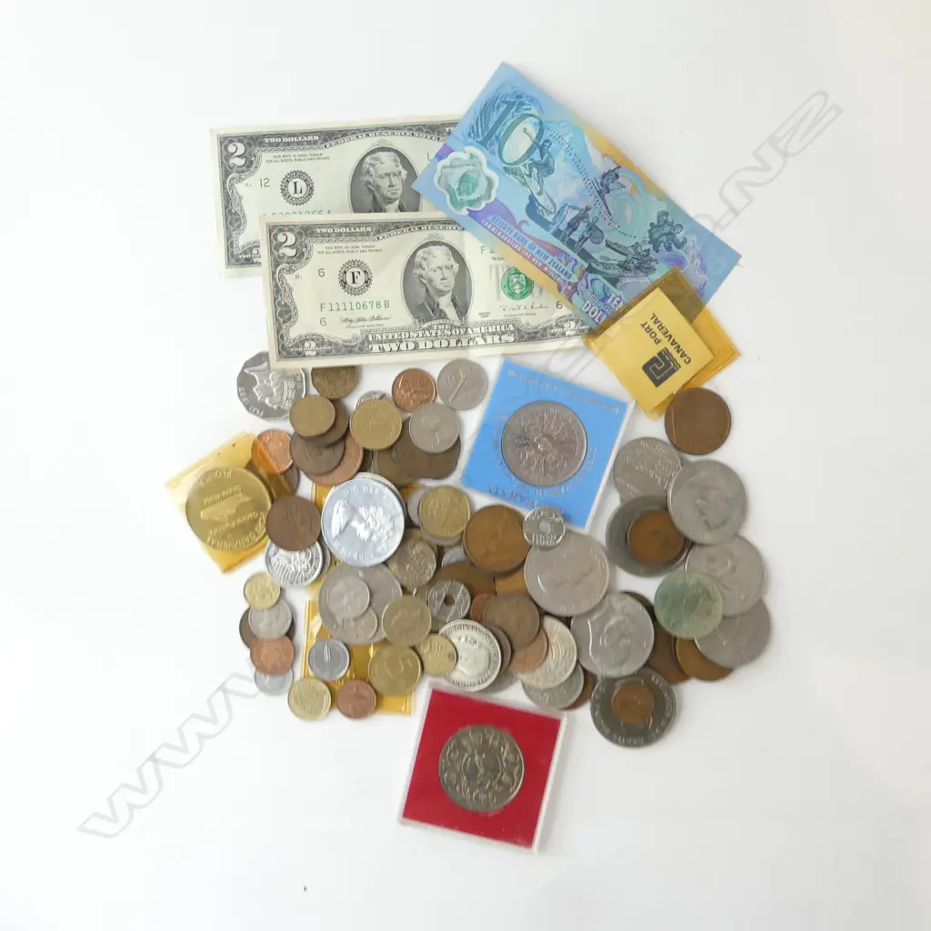 ASST. WORLD NOTES & COINS Image 1++
