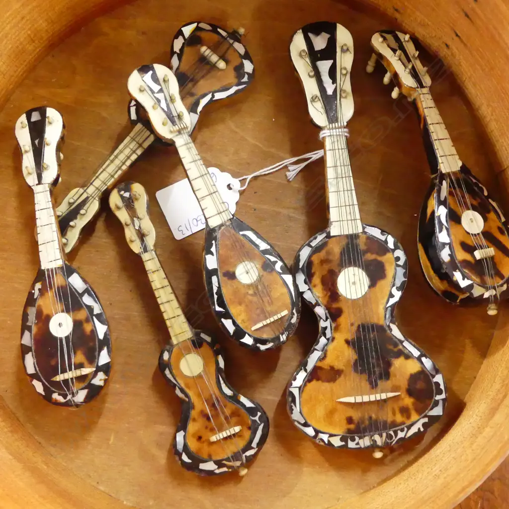 6 TORTOISESHELL MINI GUITARS L.190mm Image 1++