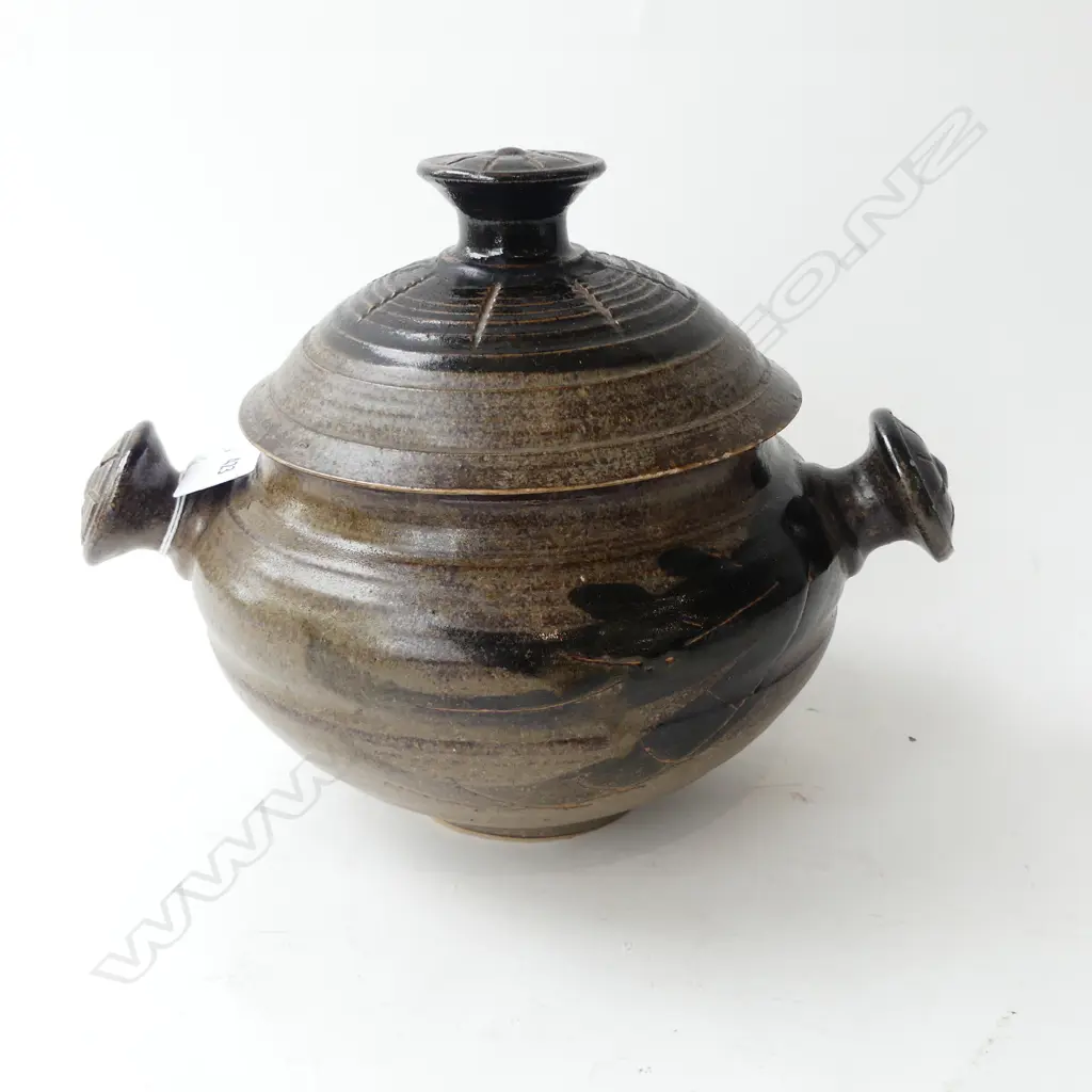 STUDIO POTTERY LIDDED CASSEROLE H.185mm chips Image 1++