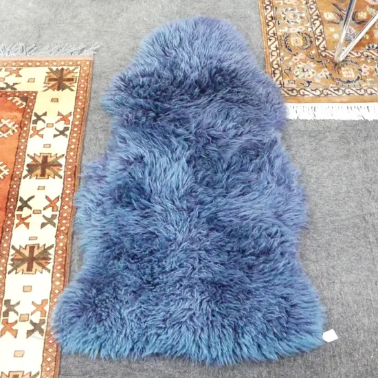 BLUE SHEEPSKIN RUG 1100x650mm