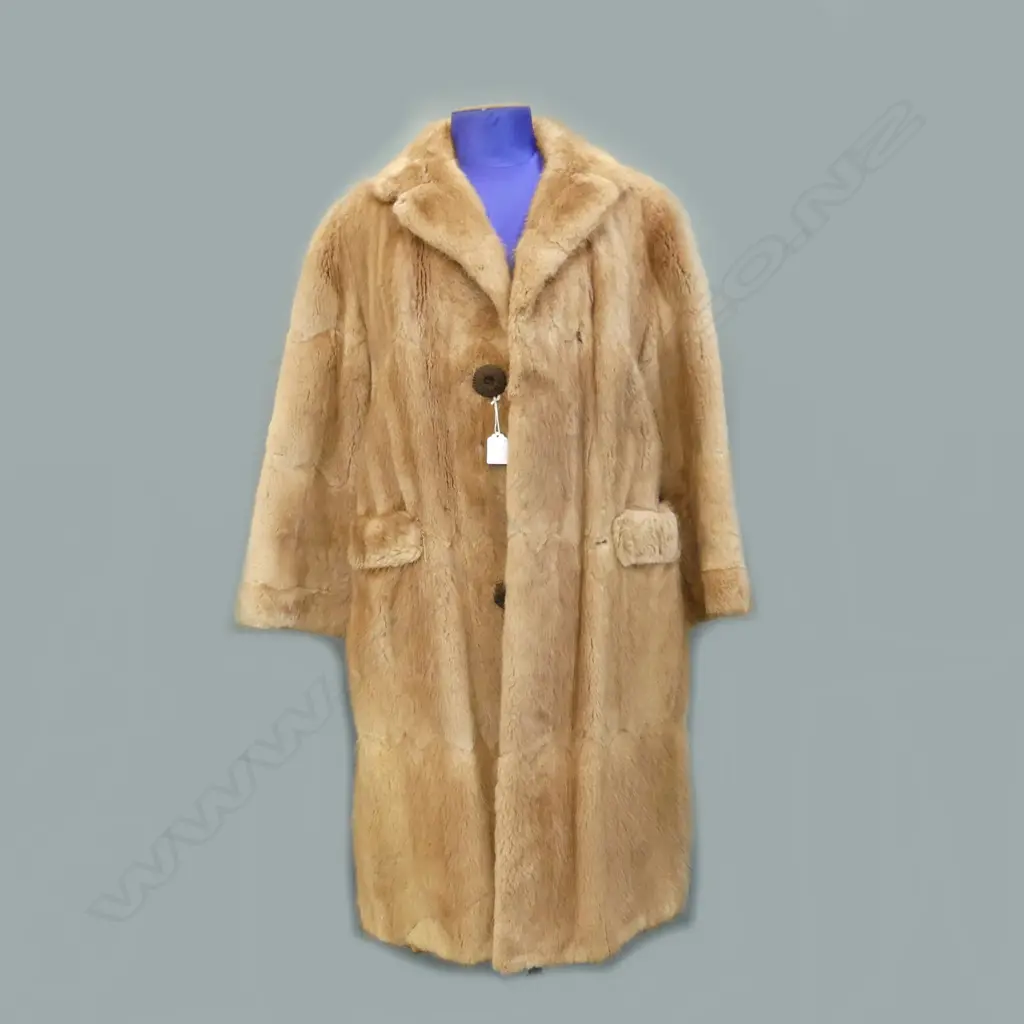 VINTAGE FUR COAT Image 1++