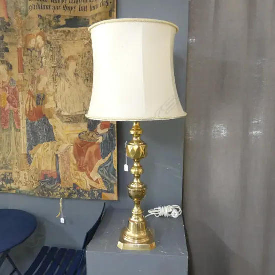 LG TABLE LAMP, POLISHED BRASS STAND H.1070mm