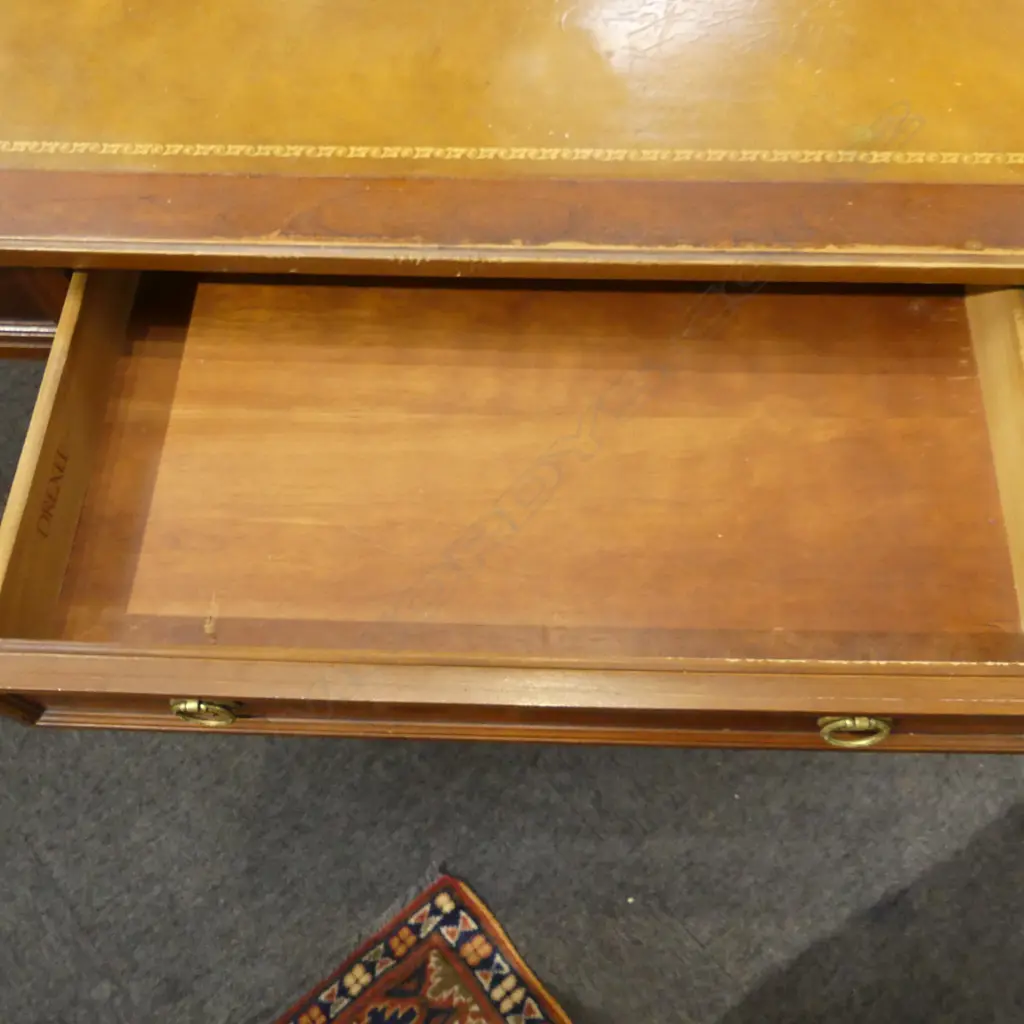 MAHOGANY DESK 1270x710x770mm Image 1++