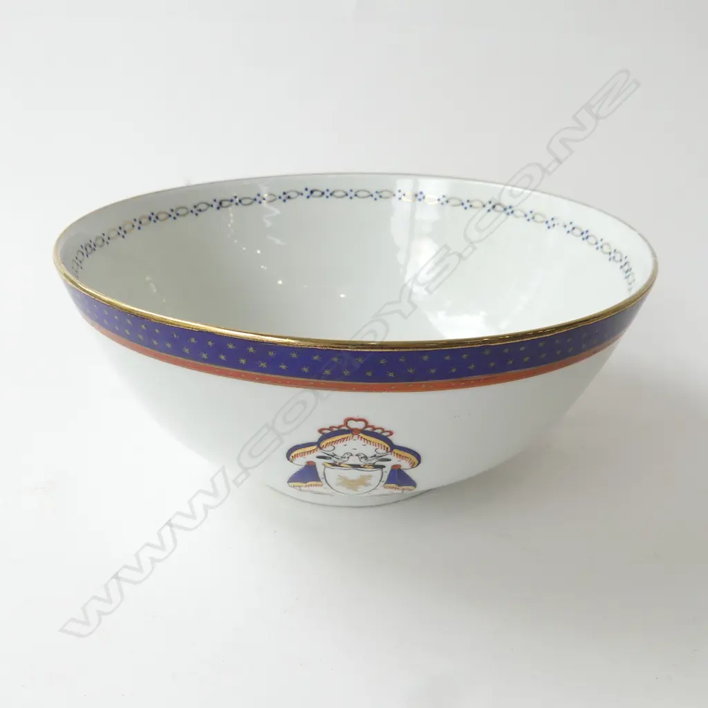 ORIENTAL ARMORIAL STYLE BOWL, HONG KONG 255mm dia Image 1++