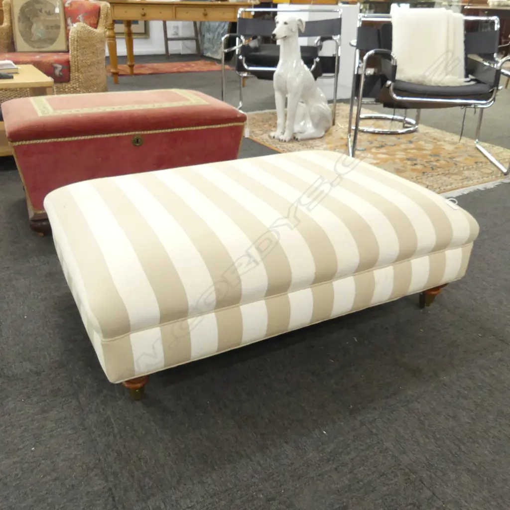 STRIPED FABRIC OTTOMAN (spotting) Image 1++