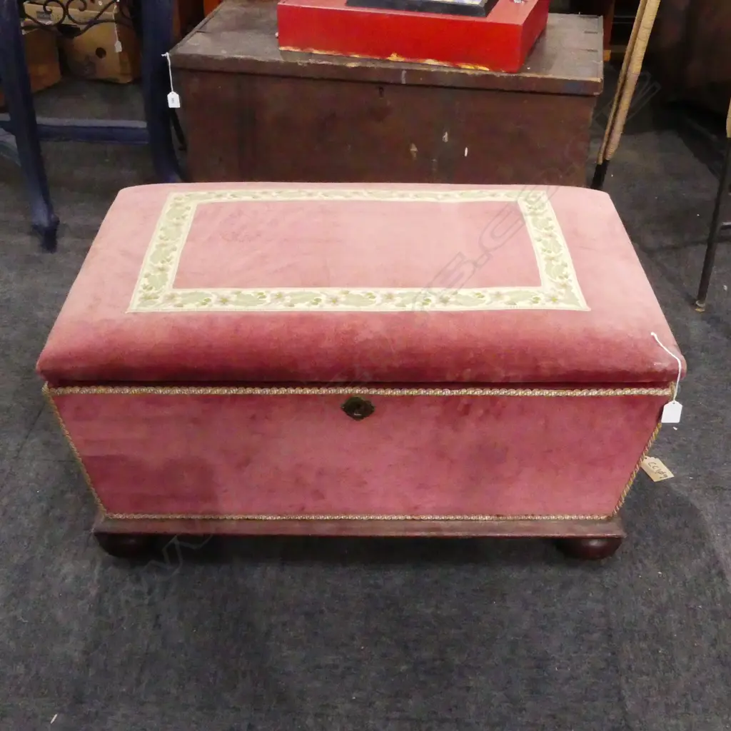 PINK VELVET OTTOMAN / HOPE CHEST 860x560x440mm Image 1++