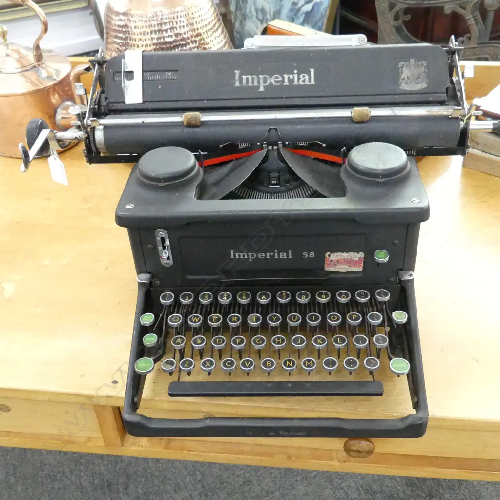VINTAGE IMPERIAL 58 TYPEWRITER  Image 1++
