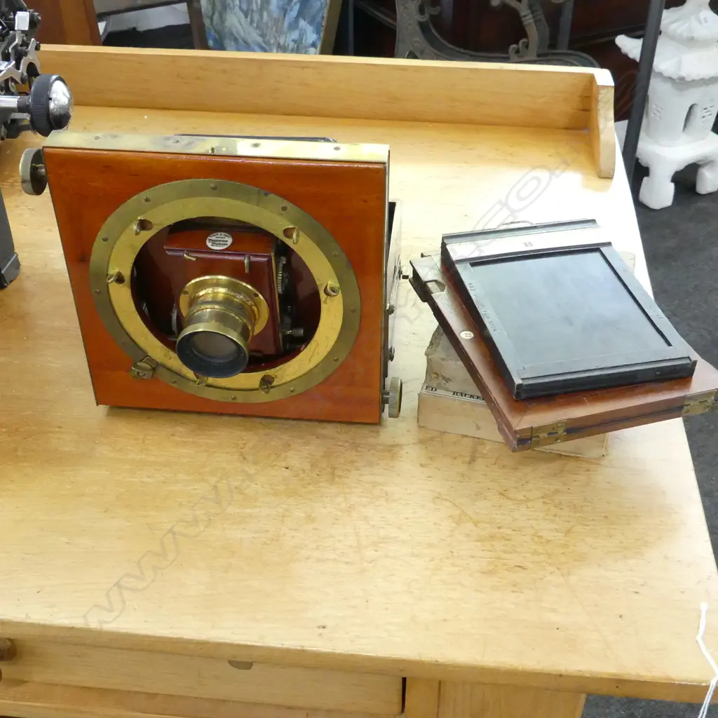 CAMERA; 1904 THORNTON PICKARD TRIPLE EXTENSION PLATE / CUT FILM FIELD CAMERA + ASST. PLATES ETC Image 1++