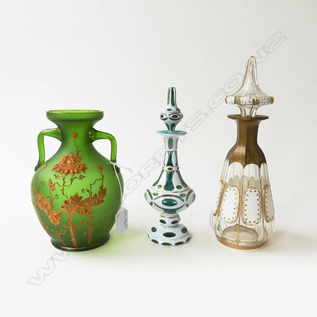 3 PCES ANTIQUE GLASS; 2 LIDDED BOTTLES H.250mm + GREEN VASE Image 1++