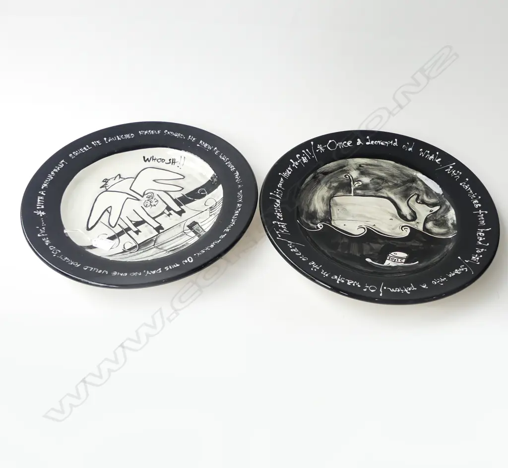 2 LRG B/W NZ STUDIO POTTERY PLATTERS, SIGNED JMDAY JULY 2006. DIA.400mm  Image 1++