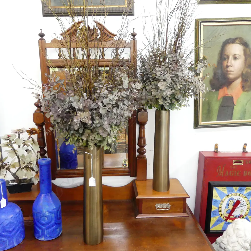 PR HEAVY BURNISHED METAL VASES w. ARTIFICIAL FLOWER ARRANGEMENTS H.400mm Image 1++