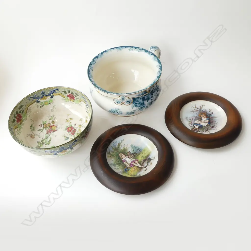 R. DOULTON BOWL, POTTY, 2 WOOD FRAMED PLATES 235mm dia Image 1++
