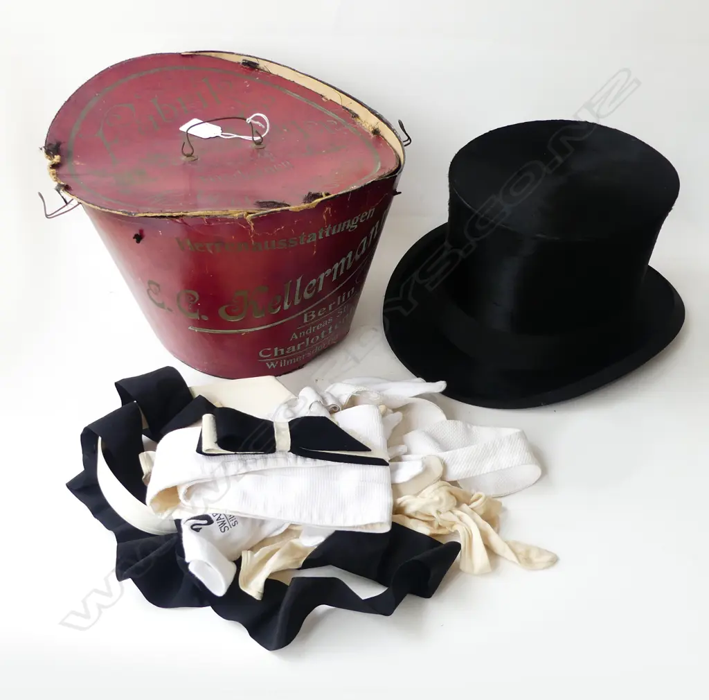 VINTAGE TOP HAT IN ORIGINAL BOX (E C KELLERMANN BERLIN) w ADDITIONAL BOW TIES, COLLARS & GLOVES Image 1++