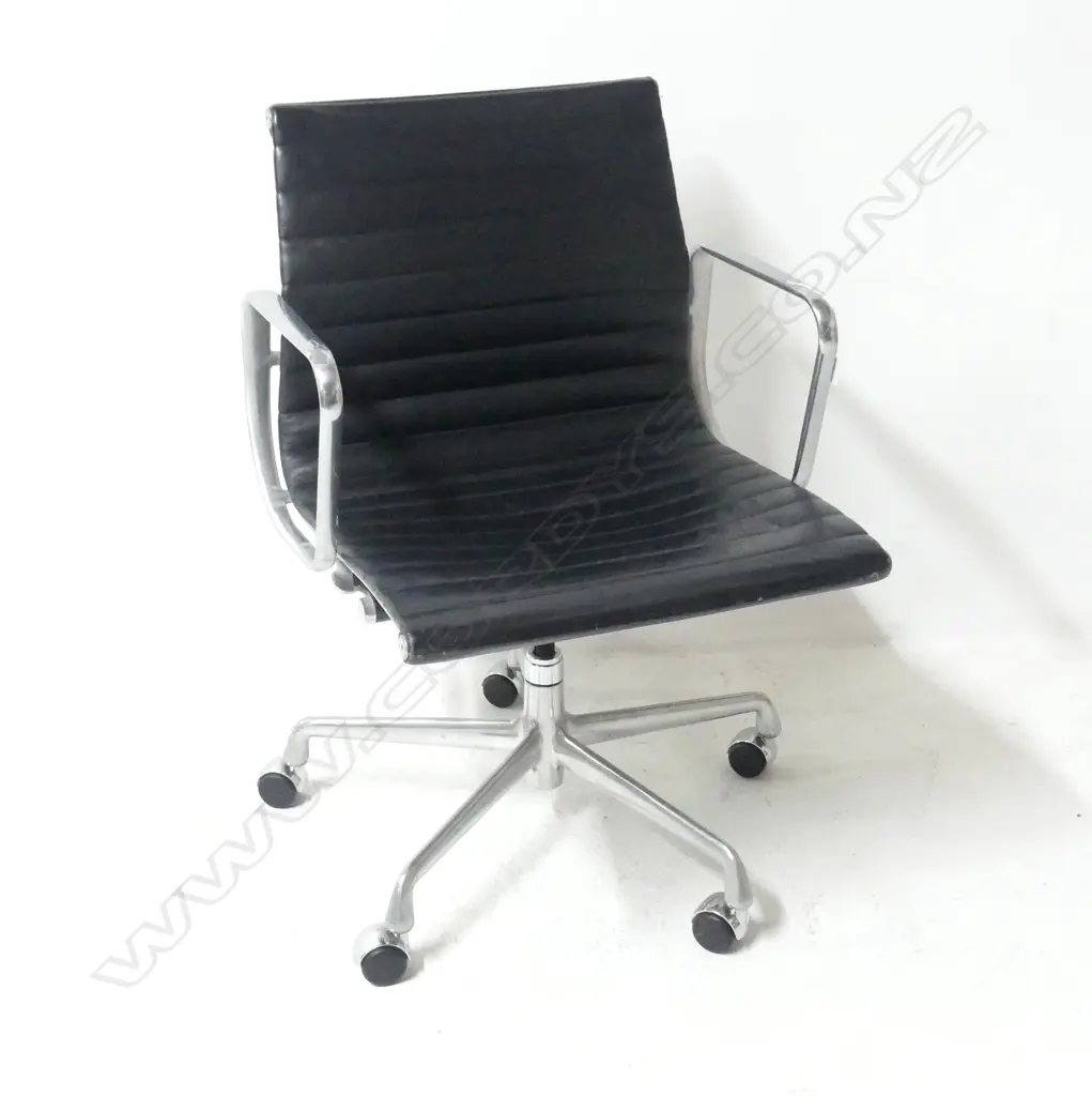 EAMES STYLE OFFICE CHAIR, SOME WEAR Image 1++