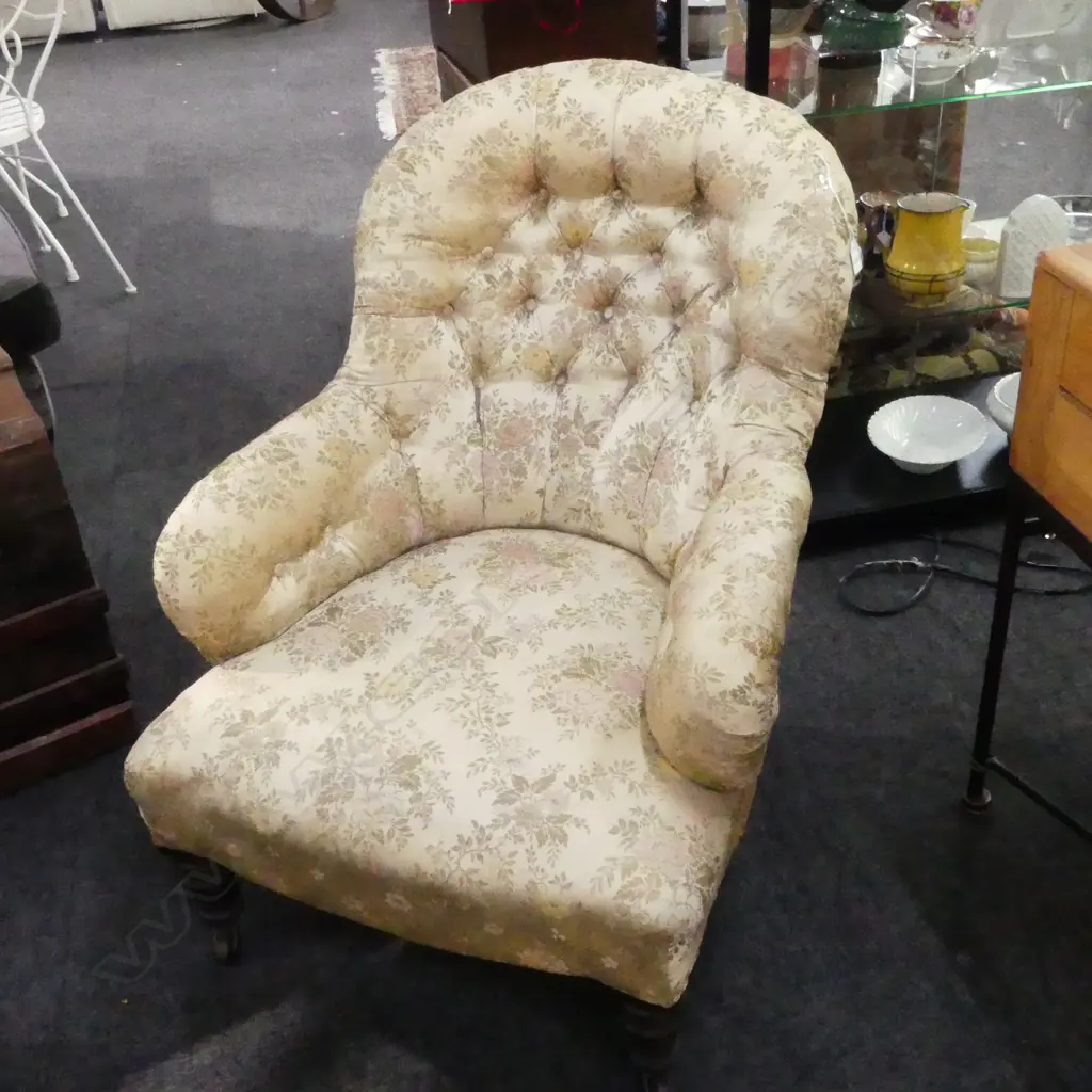 VICTORIAN BUTTON BACK ARMCHAIR Image 1++