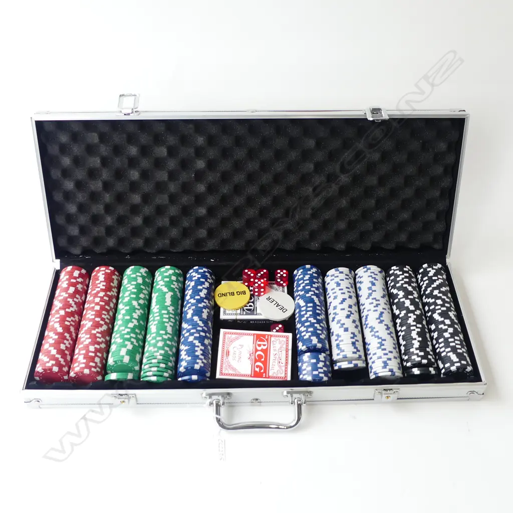 CASED POKER GAME SET Image 1++