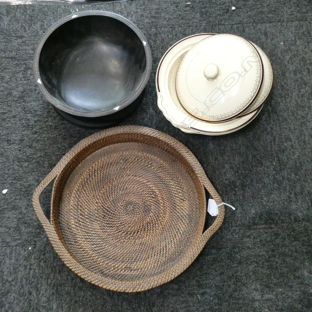 FIJIAN HARDWOOD BOWL 255mm dia, WOVEN TRAY, PR LIDDED TUREENS Image 1++